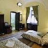 Hotel Klastrom szép kétágyas szobája akciós csomagajánlatokkal, Győrben