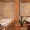 Nefelejcs Hotel fürdőszobája Mezőkövesden elegáns környezetben